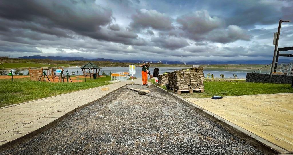 jezero z&aacute;mkovka